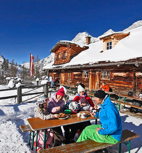 Jause auf der Skihütte © Schladming-Dachstein Tourismus